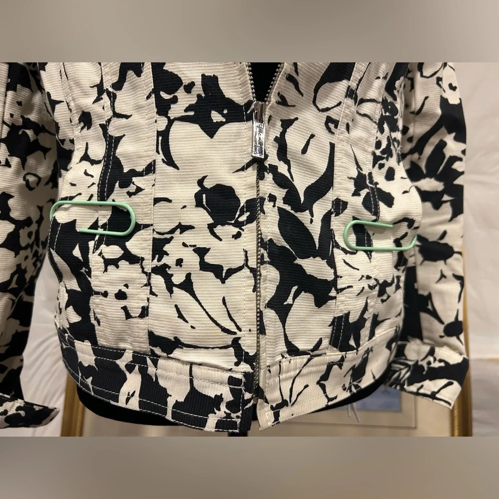 Rare Jones NY Jean Jacket, floral print 4 pockets with collar. NWOT Amazing!! - Picture 7 of 12